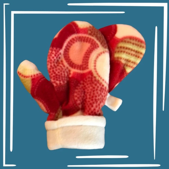 Handmade Fleece Hat and Mitten Set Pink Multi-Size 5-8 years - Picture 2 of 9